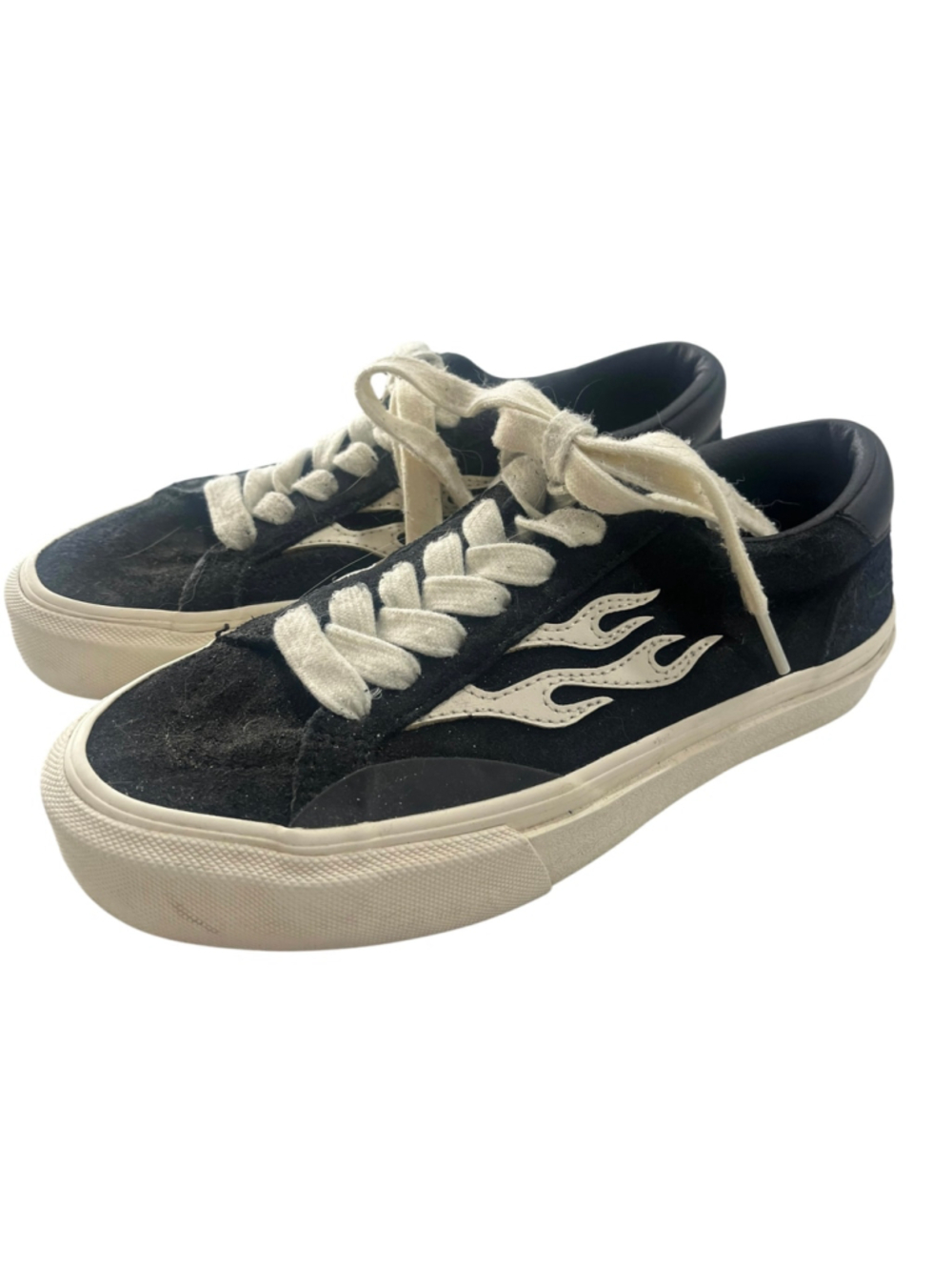 STRAYE Logan Black Flame Low-Top Skate Size 6.5 Women's 5 Men's Casual